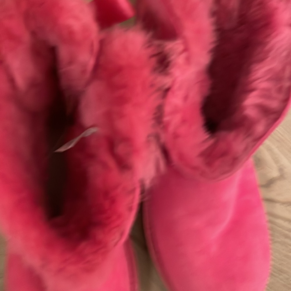 Pink UGGS - Picture 4 of 11